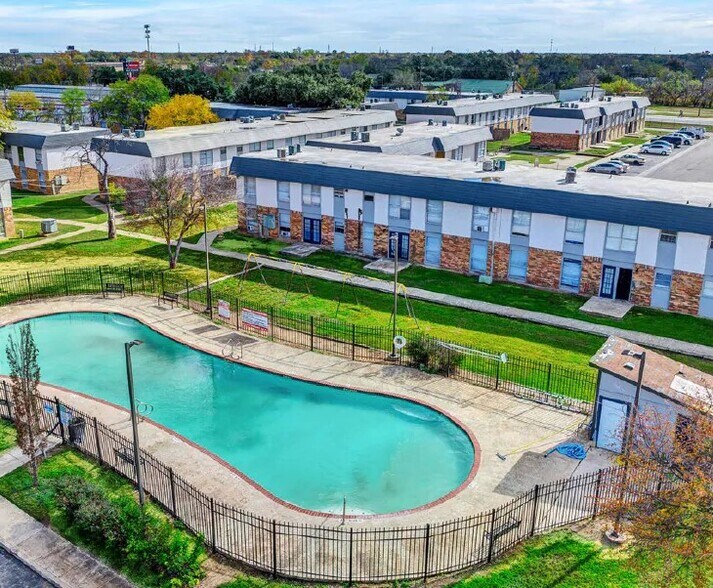 More Photos Of 2929 Rigsby Ave, San Antonio Apartments For Sale