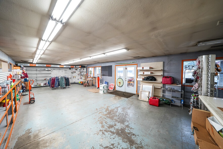 More Photos Of 10 Main S st, Pierce General Retail For Sale