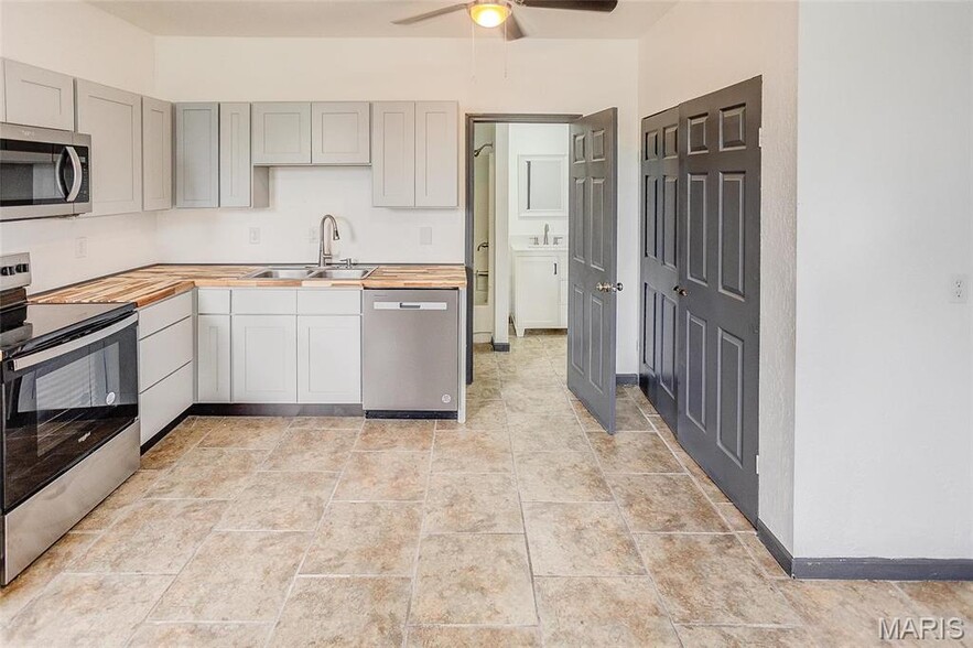 More Photos Of 821 Niedringhaus Ave, Granite City Apartments For Sale