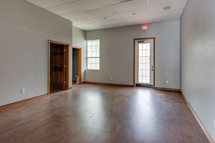 More Photos Of 5411 Basswood Blvd, Fort Worth Medical For Lease