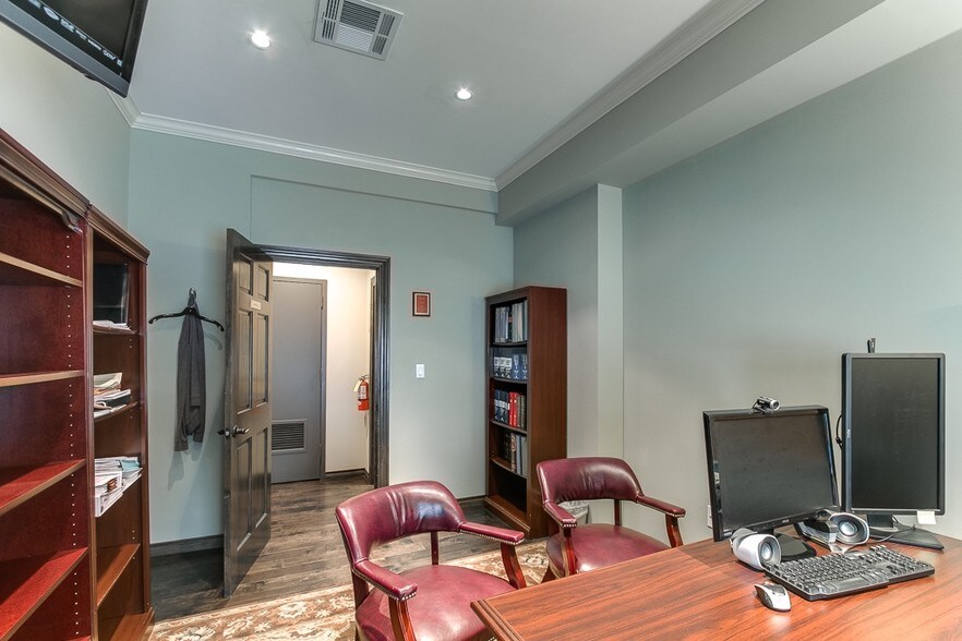More Photos Of 3501 Allen Pky, Houston Office For Lease