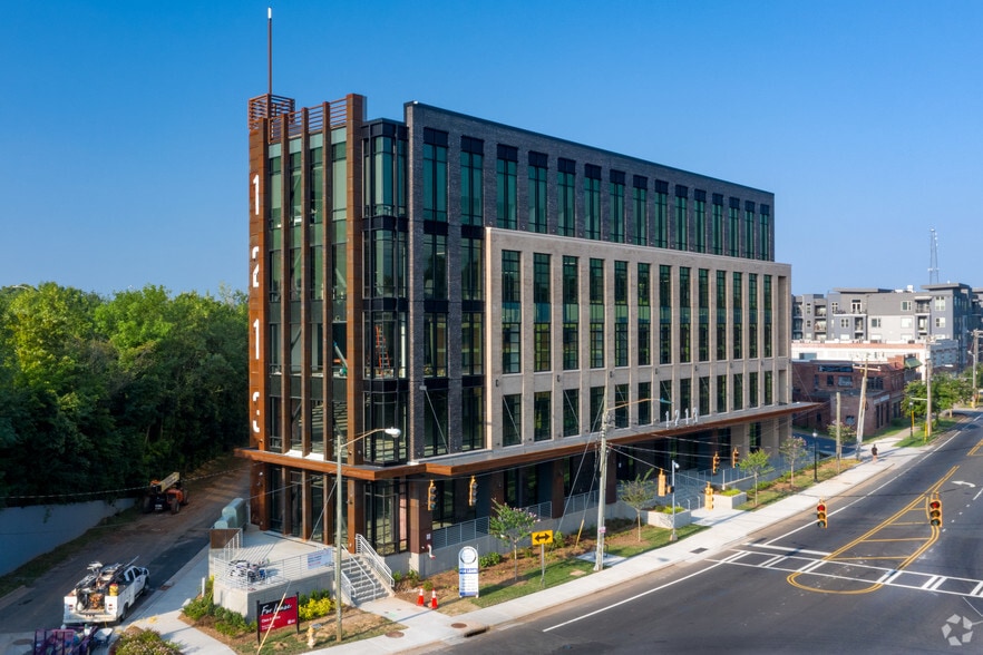 More Photos Of 1213 W Morehead St, Charlotte Office For Lease