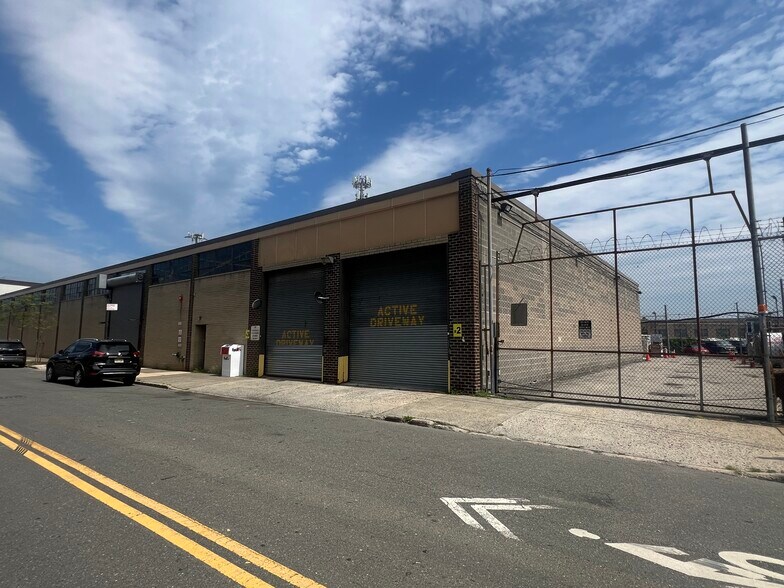 More Photos Of 550 Brush Ave NW, Bronx Warehouse For Lease