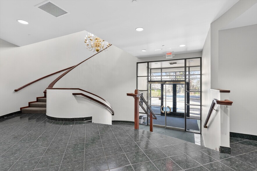 More Photos Of 8451 Boulder Ct, Commerce Township Office For Lease