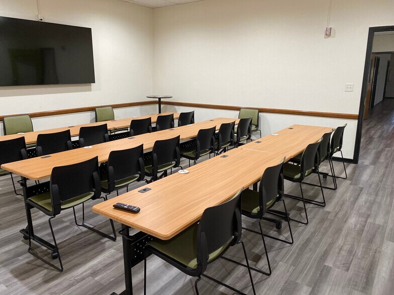More Photos Of 20 E Church St, Martinsville Office For Lease