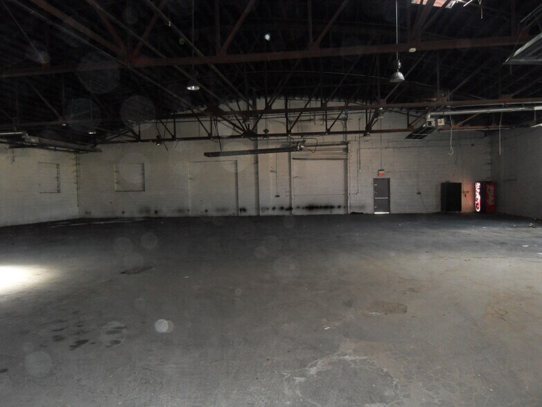 More Photos Of 925 Saw Mill River Rd, Yonkers Manufacturing For Lease