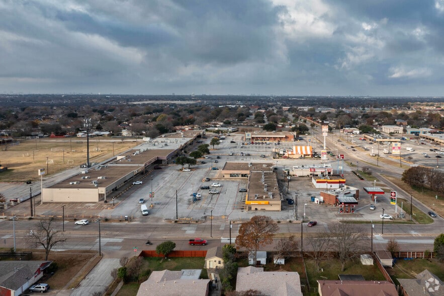 More Photos Of 1400-1564 W Buckingham Rd, Garland Unknown For Lease