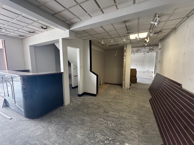 More Photos Of 2515 Merrick Rd, Bellmore Showroom For Sale