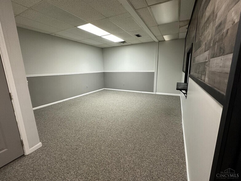 More Photos Of 2010-2040 Anderson Ferry Rd, Cincinnati Unknown For Lease