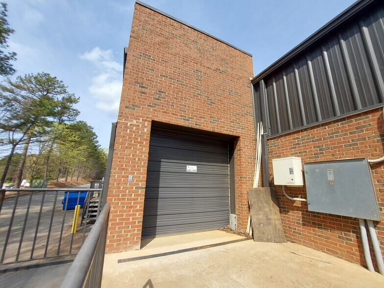 More Photos Of 625 Hutton St, Raleigh Showroom For Lease