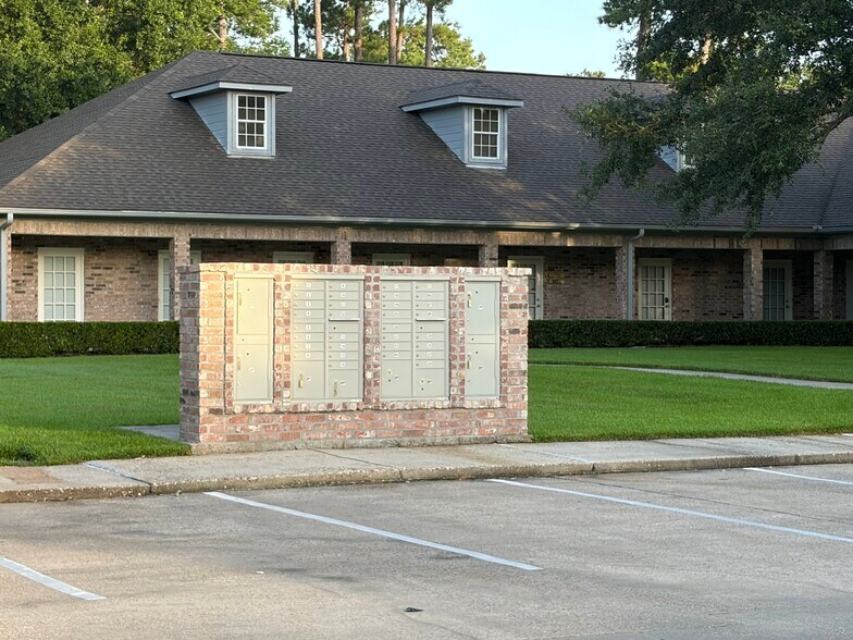 More Photos Of 3560 Delaware St, Beaumont Medical For Sale
