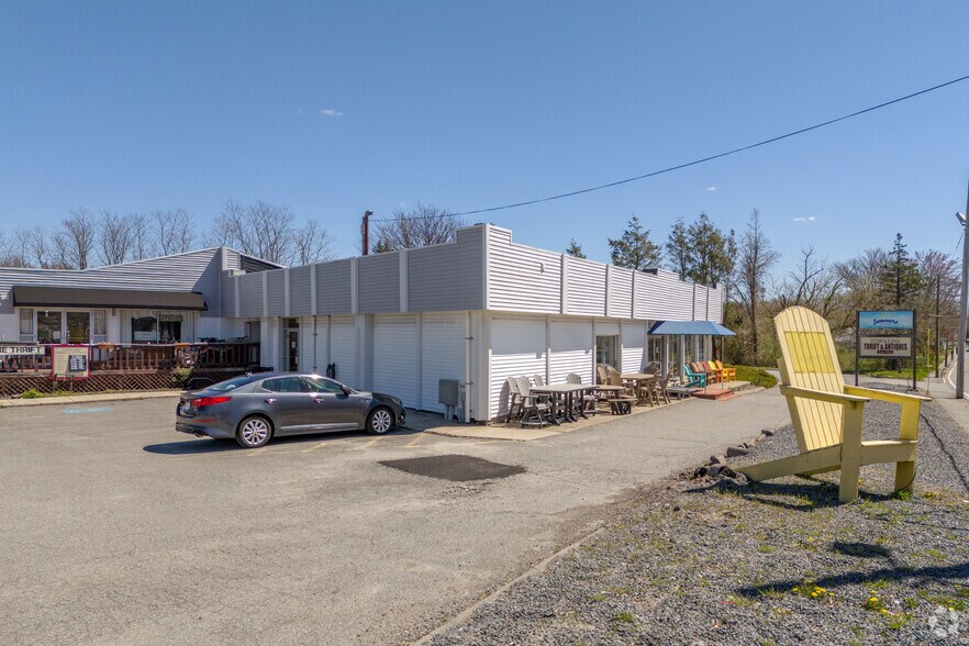 More Photos Of 2555 GAR Hwy, Swansea Showroom For Sale
