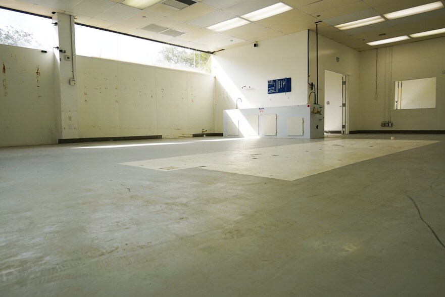 More Photos Of 1121 W Newport Center Dr, Deerfield Beach Warehouse For Sale