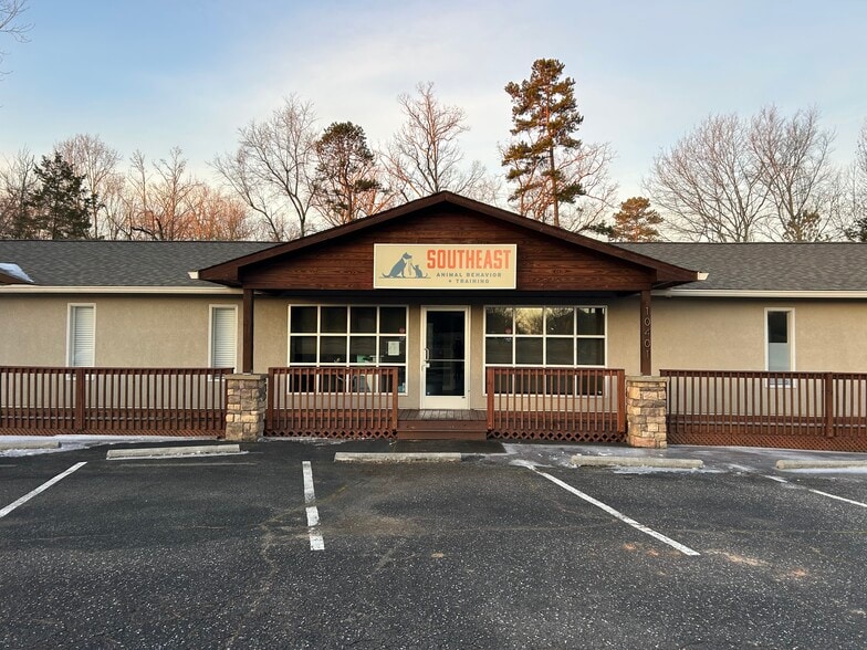 More Photos Of 10401 Rozzelles Ferry Rd, Charlotte Medical For Sale