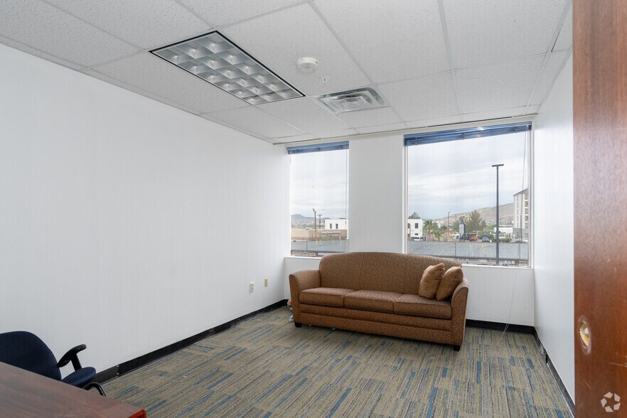 More Photos Of 6070 Gateway Blvd E, El Paso Office For Lease