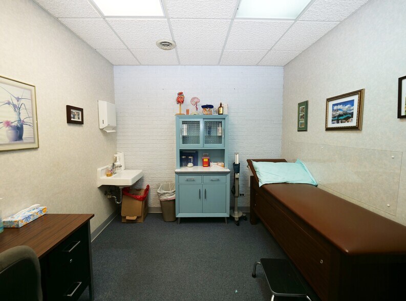 More Photos Of 6441-6453 S Pulaski Rd, Chicago General Retail For Sale