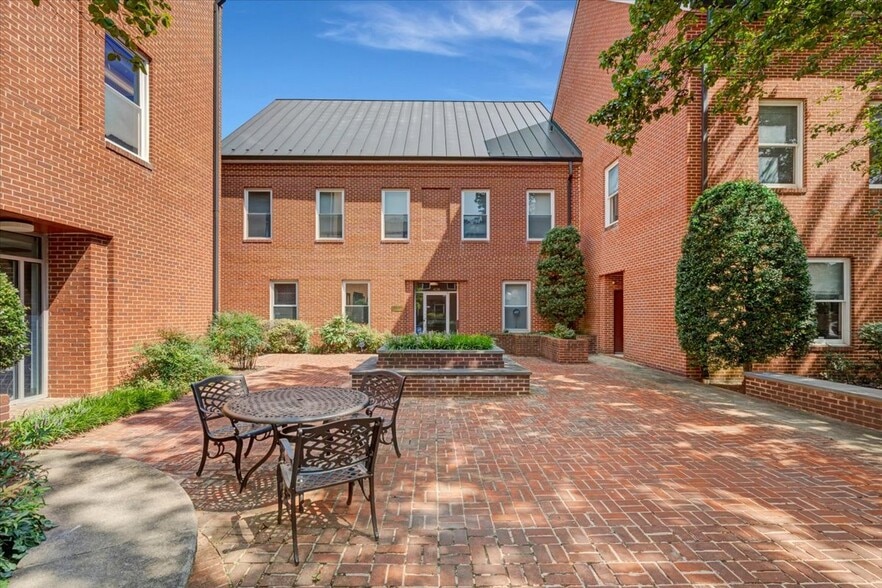 More Photos Of 4220 King St, Alexandria Office For Sale