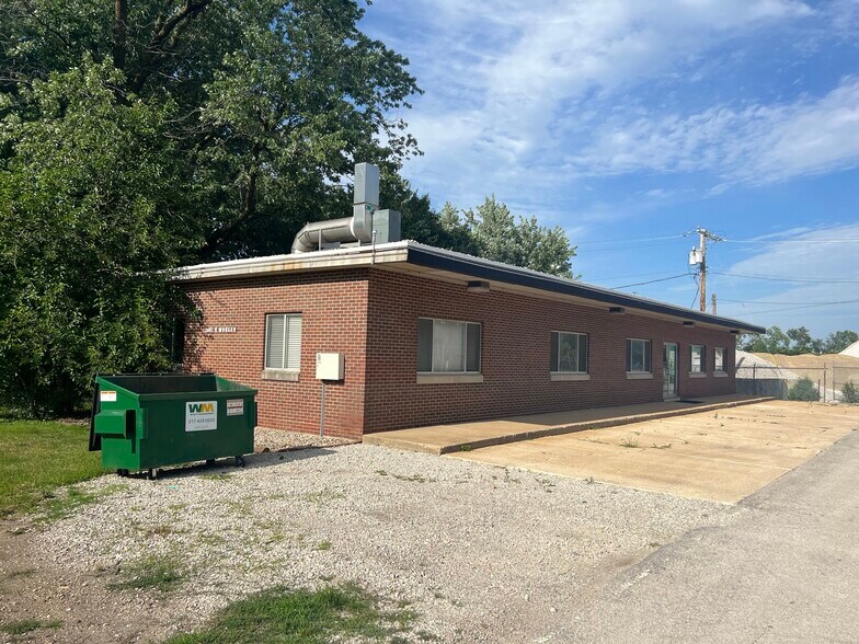 More Photos Of 2602 N Morgan St, Decatur Office For Sale