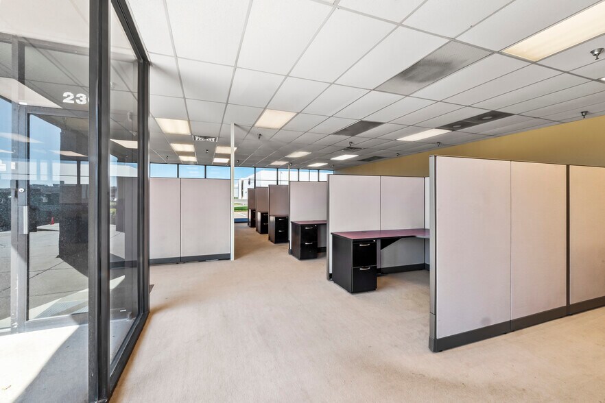 More Photos Of 200 S Quadrum Dr, Oklahoma City Light Manufacturing For Lease
