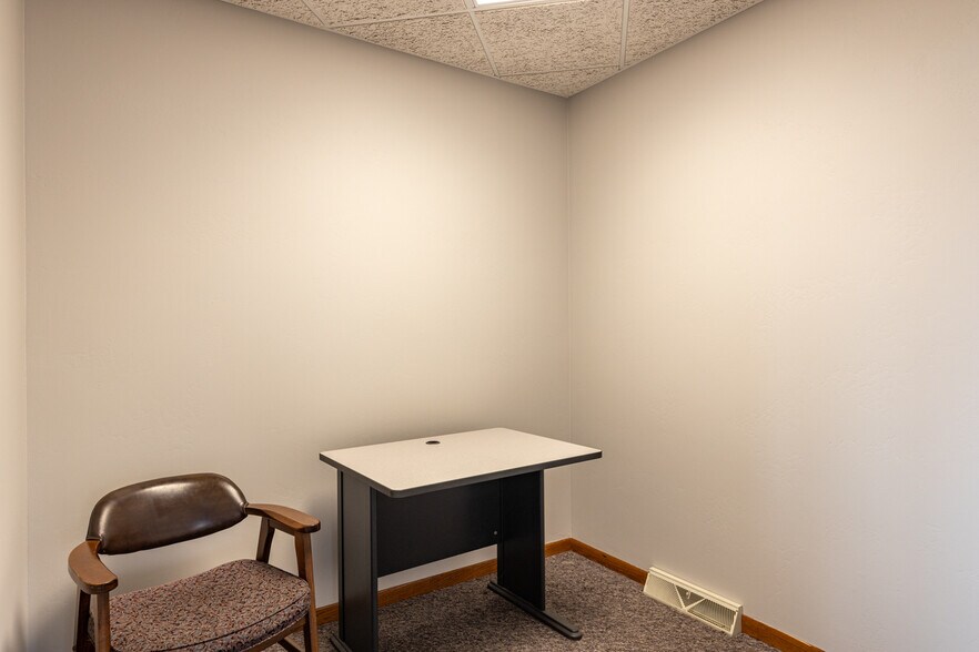 More Photos Of 1650 S Main St, Oshkosh Office For Sale