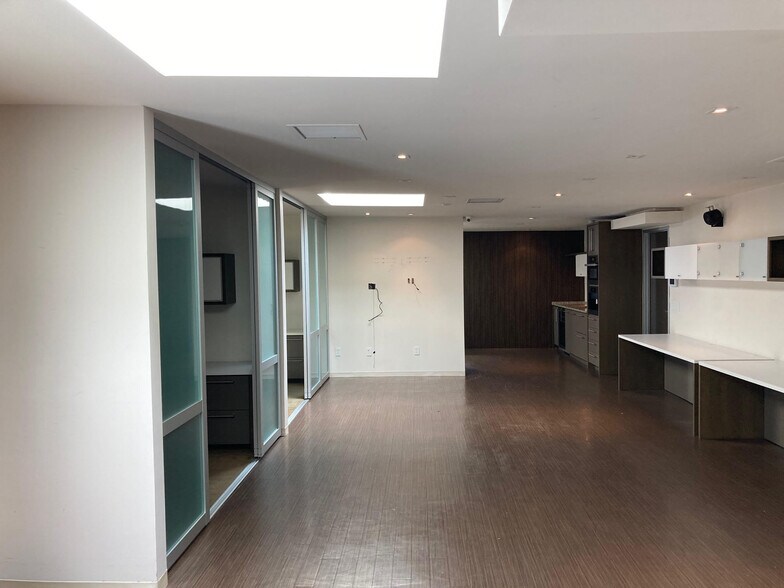 More Photos Of 7661 Girard Ave, La Jolla Storefront Retail Office For Lease
