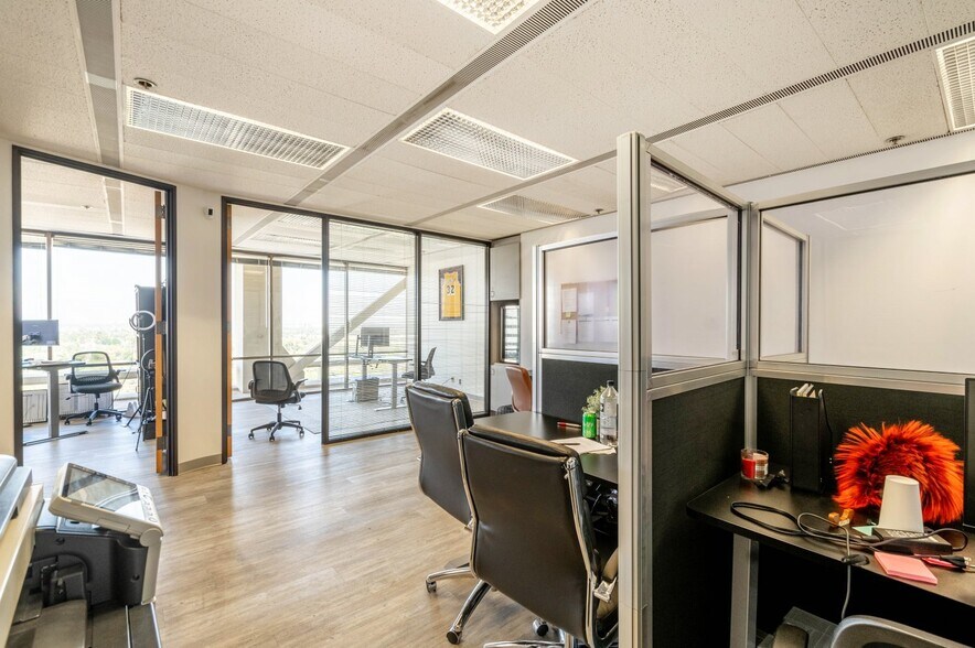 More Photos Of 15233 Ventura Blvd, Sherman Oaks Office For Lease