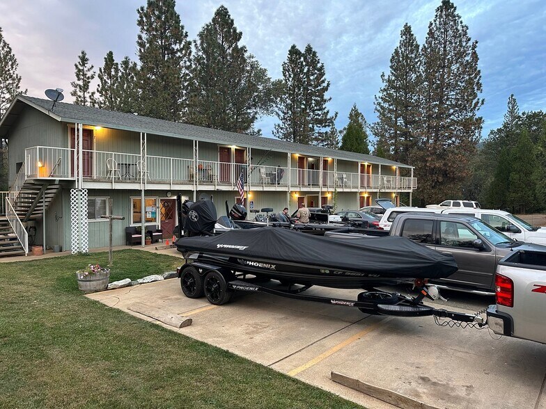 Primary Photo Of 8592 La Porte Rd, Brownsville Hotel For Sale