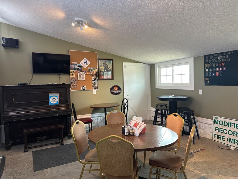 More Photos Of 17740 N 2nd St, Davey Bar For Sale