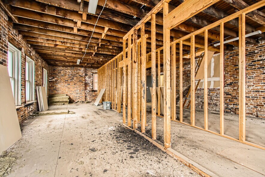 More Photos Of 132 E 5th Ave, Columbus Storefront Retail Residential For Sale