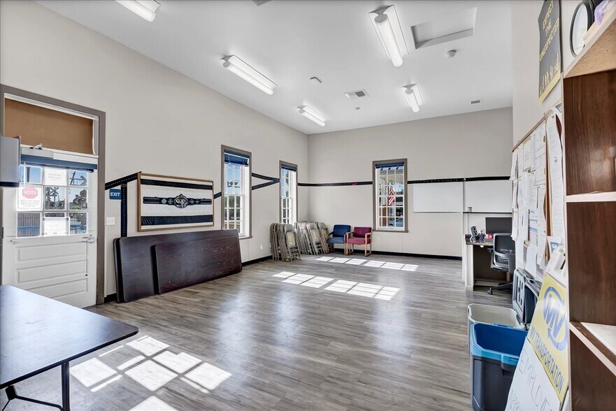 More Photos Of 504 W 7th St, Hanford Freestanding For Sale