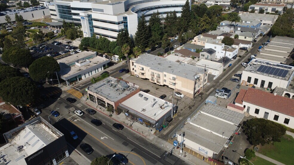 More Photos Of 2307-2315 Santa Monica Blvd, Santa Monica Storefront For Lease