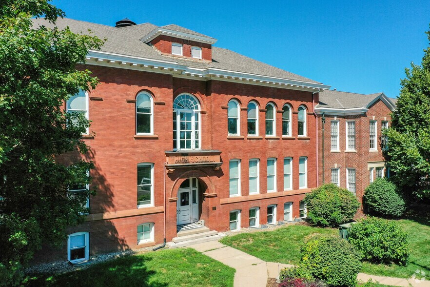 More Photos Of 451 S 16th St, Blair Apartments For Lease