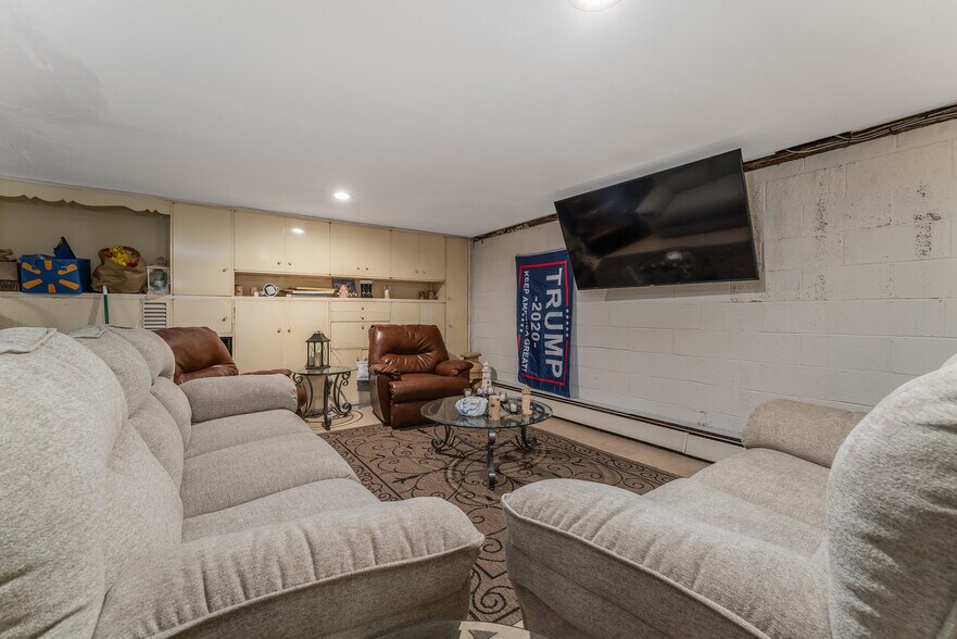 More Photos Of 417 Mountain Rd, Lebanon Specialty For Sale