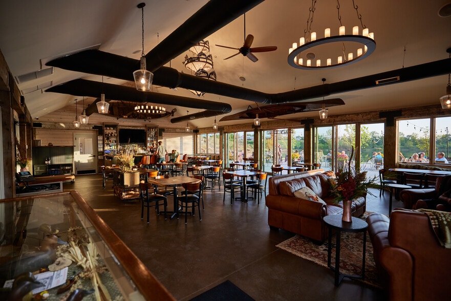 More Photos Of 1583 Spring Bay Rd, Spring Bay Hotel For Sale