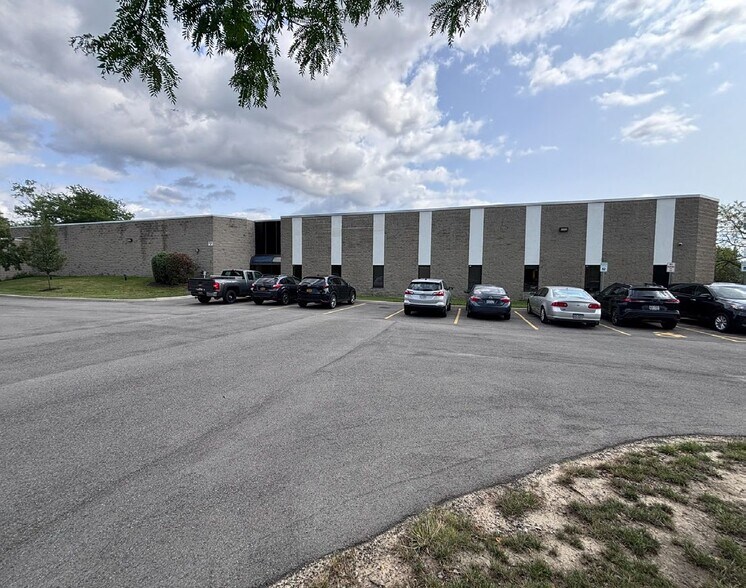 More Photos Of 375 Commerce Dr, Buffalo Distribution For Lease