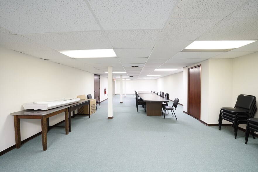 More Photos Of 18600 W 10 Mile Rd, Southfield Office For Sale