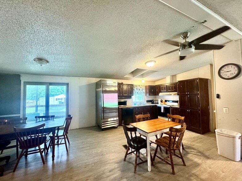 More Photos Of 158 Caloric Rd., Mullens Flex For Sale