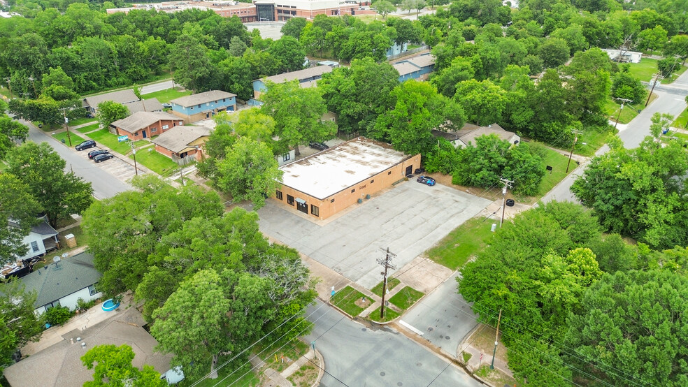 More Photos Of 929 University Ave, Huntsville Storefront Retail Office For Lease