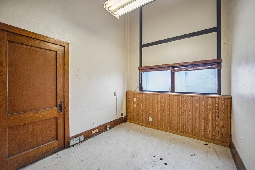 More Photos Of 200 1st Ave E, Newton Office For Sale