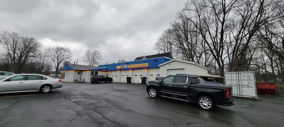 More Photos Of 207 South Bay Rd, North Syracuse Auto Repair For Lease