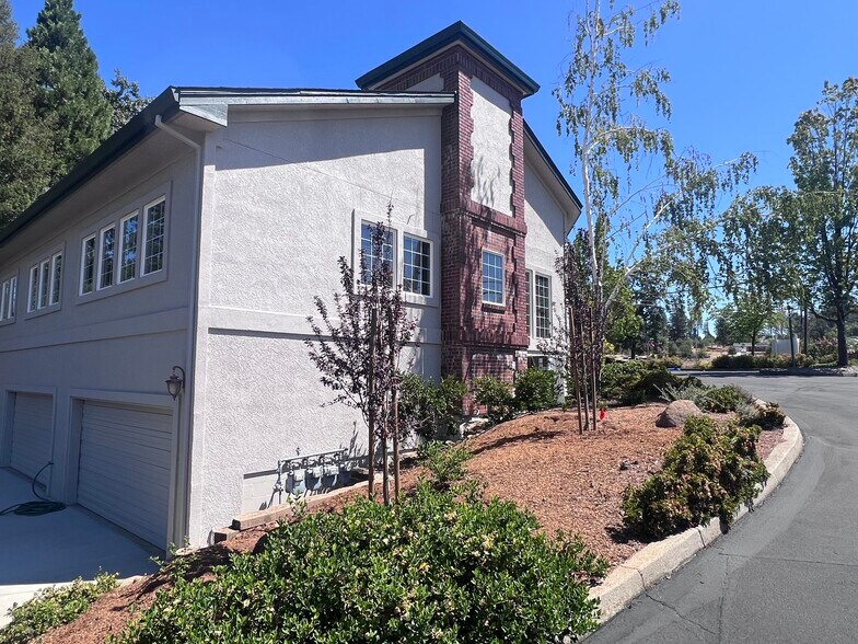 More Photos Of 6127 Clark Rd, Paradise Office For Lease