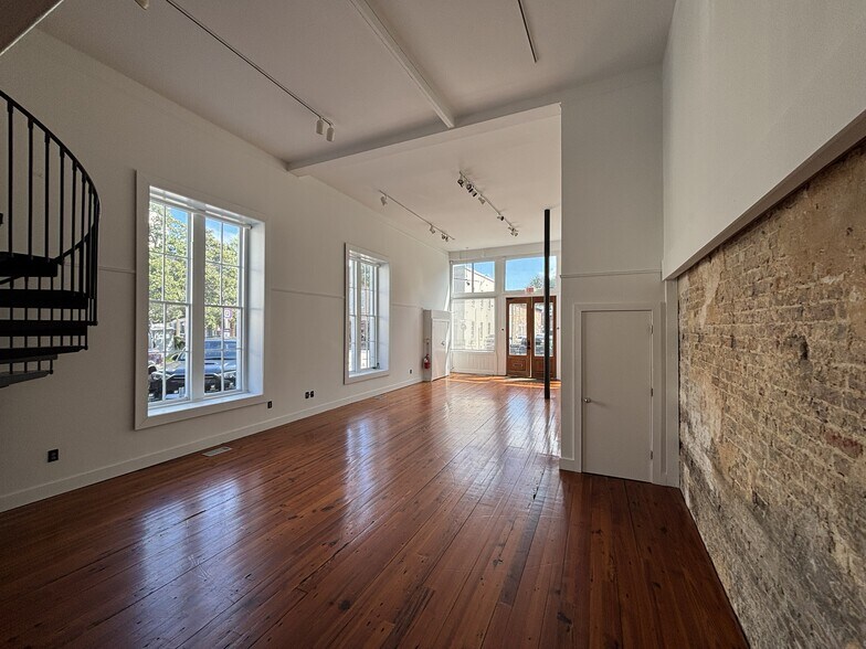 More Photos Of 143 E Bay St, Charleston Storefront Retail Office For Lease