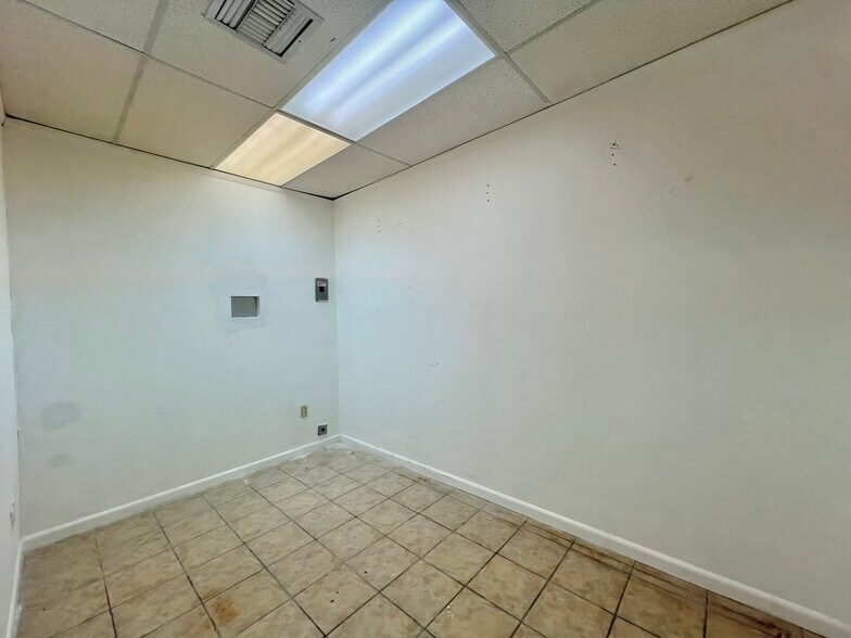 More Photos Of 4908 SW 8th St, Miami Medical For Lease