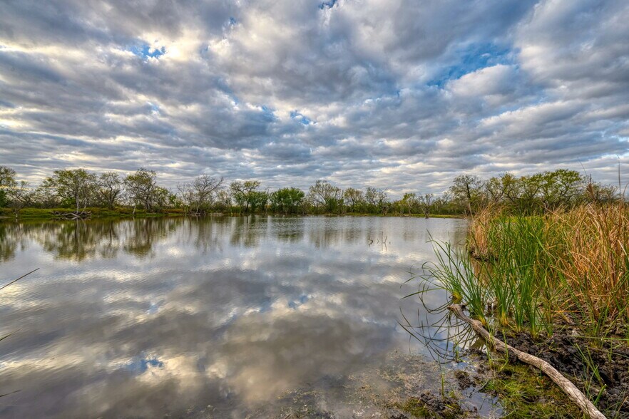 More Photos Of County Road 422, Pleasanton Land For Sale