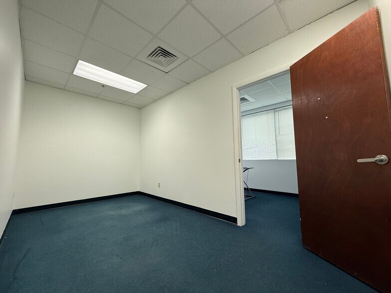 More Photos Of 10501 S Orange Ave, Orlando Light Manufacturing For Lease