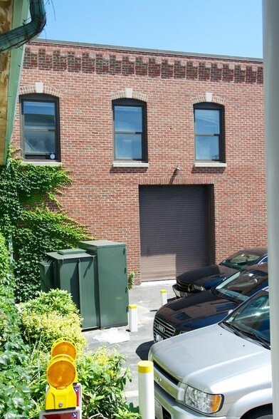 More Photos Of 15 Ward St, Somerville Flex For Lease