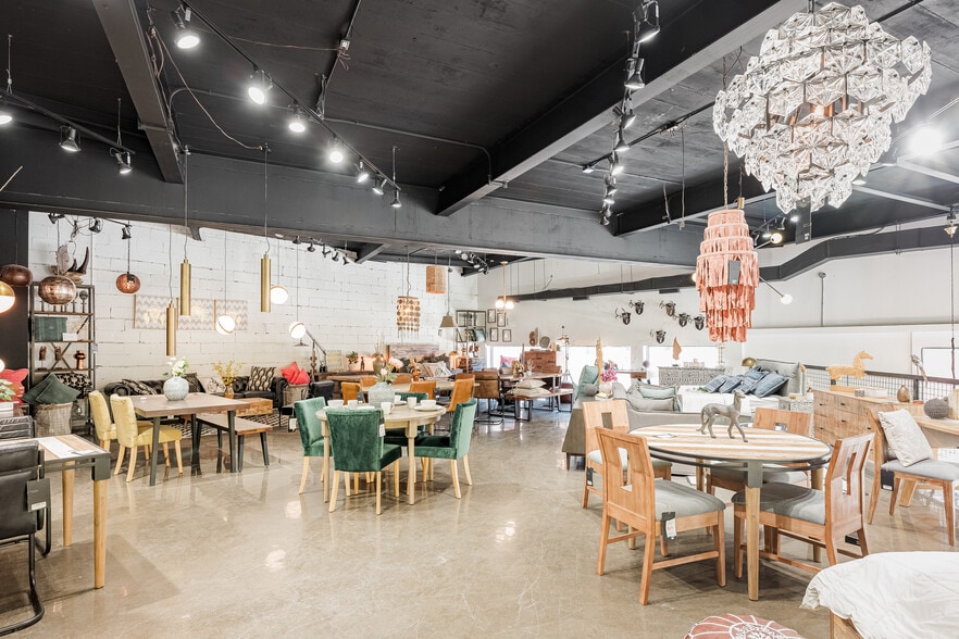 More Photos Of 3000 Rue Saint-Antoine O, Montréal Storefront Retail Office For Lease
