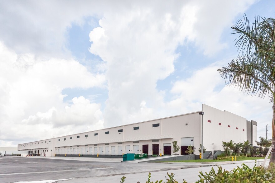 More Photos Of 11200 NW 107th St, Miami Warehouse For Lease