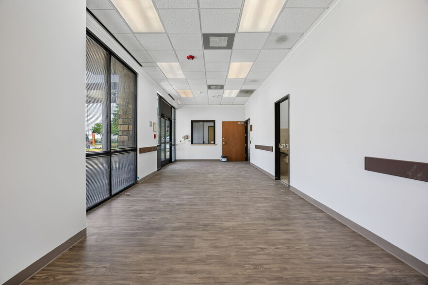 More Photos Of 2710 Western Center Blvd, Fort Worth Medical For Sale