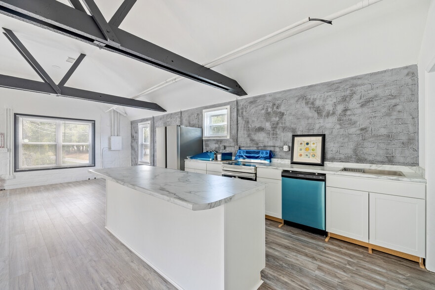 More Photos Of 3100 S Adams St, Tallahassee Flex For Sale